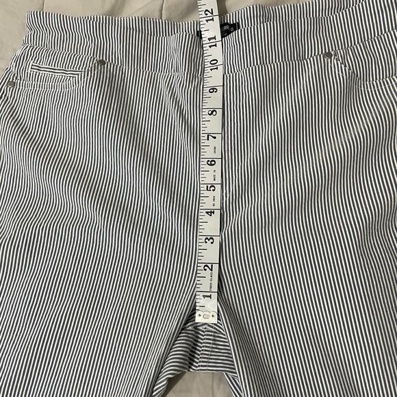 Mario Serrani Comfort Stretch Capri Pants Women Size XL Blue White Pinstripe - Picture 5 of 8